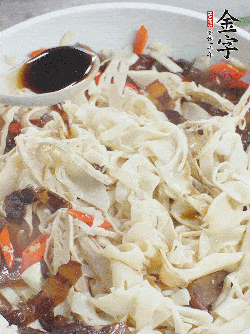 下糯米筍，淋一點(diǎn)生抽、蠔油調(diào)味。