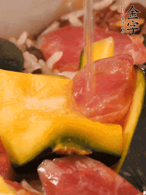 倒入溫開水，水量高出米面一個指節。